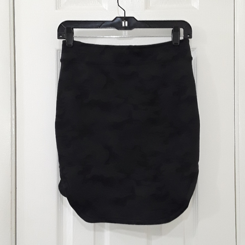 Lululemon City Skirt - Picture 9 of 12
